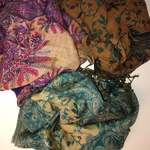 Lot of pashmina and other scarves